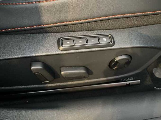 SEAT Leon 1.5 TSI Fr Black Edition Hatchback 5Dr Petrol Manual Euro 6 (S/S) (150 Ps)